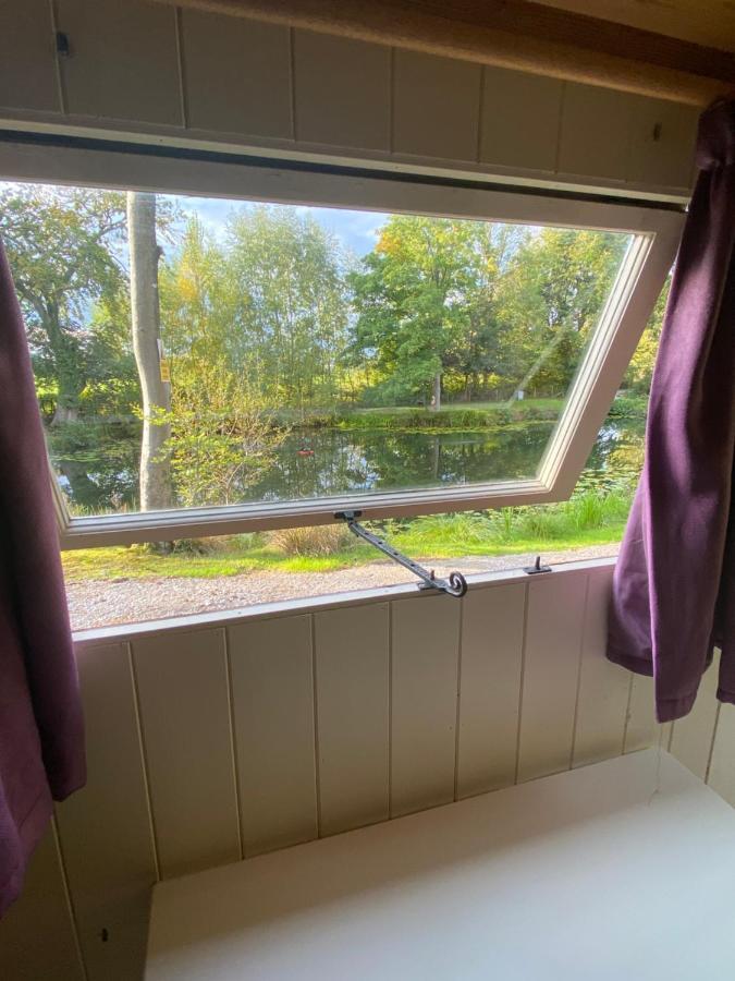 The Shepherd'S Hut - Wild Escapes Wrenbury Off Grid Glamping - Ages 12 And Over Baddiley Exterior foto
